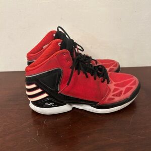 Adidas Adizero Derrick Rose 773 -
Size 9 pre owned
